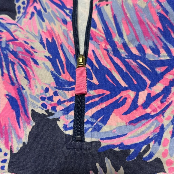 EUC Lilly Pulitzer Girls Size M (6/7) Popover Skipper in Navy “Palms Up” Hoodie - Picture 5 of 7